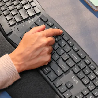 Trust keyra teclado inalambrico multidispositivo ergonomico US - 25459 - 4