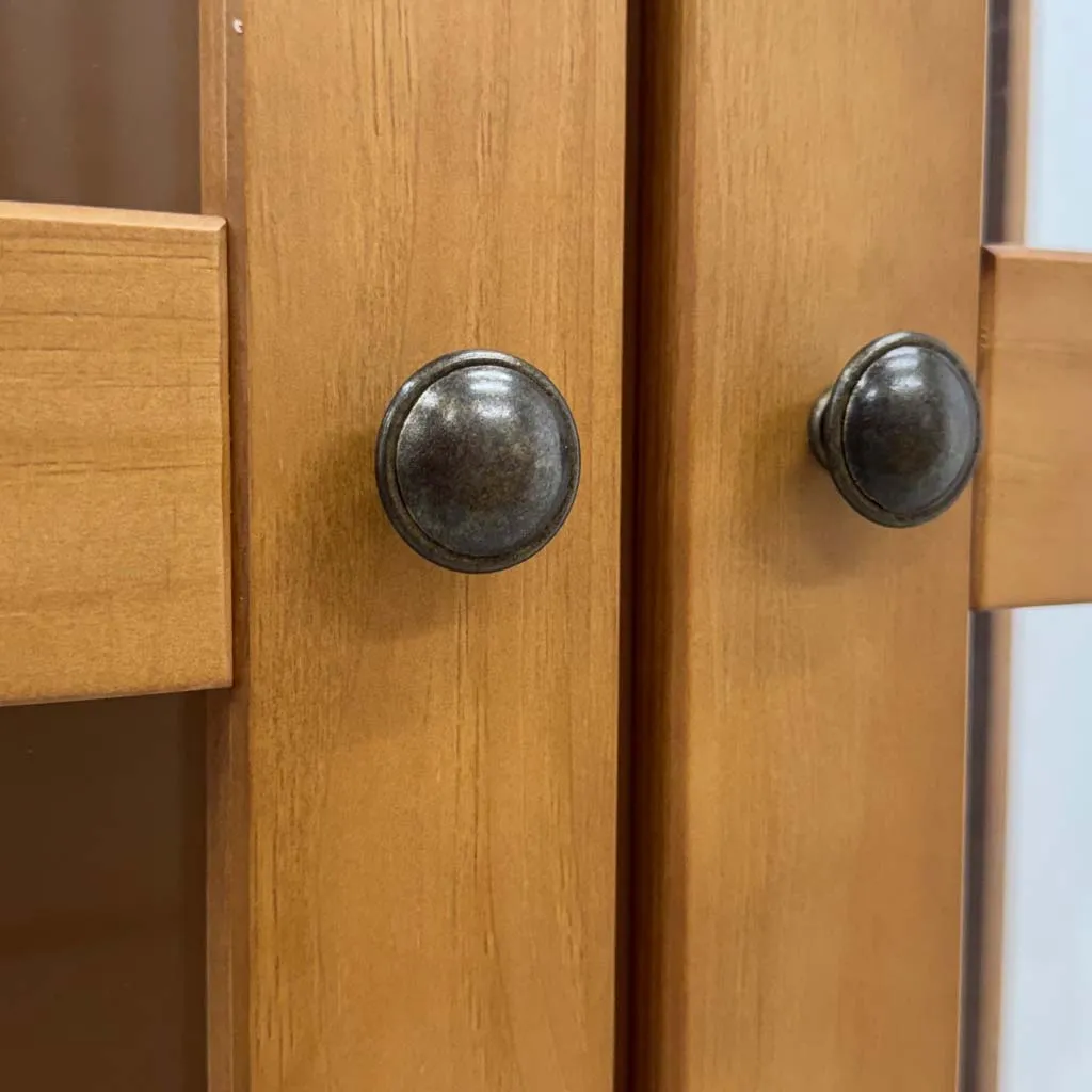 VITRINA_2_ PUERTAS_PINO_ FREIJÓ_8.webp